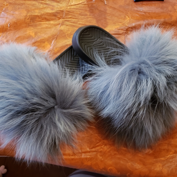 puma furry slides nike